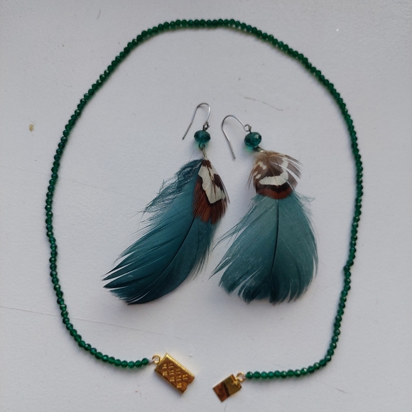 Jewelry Assortment - Necklaces, Earrings, Ring, And Bracelet - Picture 5 of 16